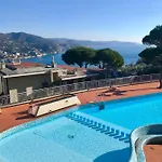 The Dolphin - Big With View In With Pool Lägenhet Rapallo